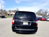Used 2016 Chrysler Town & Country Touring image 5