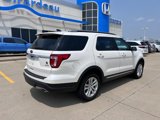 Used 2018 Ford Explorer XLT image 2