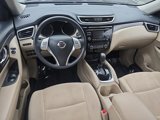 Used 2016 Nissan Rogue SV image 2