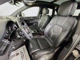 Certified 2022 Porsche Macan image 5