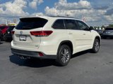Used 2018 Toyota Highlander SE image 3