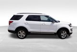 Used 2017 Ford Explorer XLT image 3