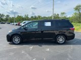 Used 2020 Toyota Sienna XLE image 3