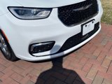 Used 2023 Chrysler Pacifica Limited image 4