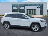 Used 2017 Jeep Cherokee Latitude image 3