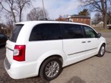 Used 2015 Chrysler Town & Country Touring-L w/ Driver Convenience Group image 5