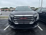 Used 2023 GMC Terrain SLT image 2