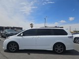 Used 2018 Toyota Sienna SE image 2