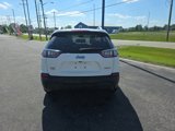 Used 2019 Jeep Cherokee Latitude w/ Cold Weather Group image 4