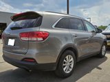 Used 2017 Kia Sorento LX w/ LX Convenience Package image 3