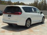 Used 2023 Chrysler Pacifica Limited image 5