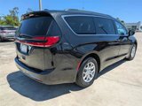 Certified 2022 Chrysler Pacifica Touring-L image 4