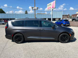 Used 2018 Chrysler Pacifica Touring-L Plus image 2