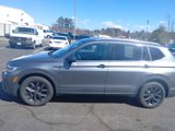 Used 2022 Volkswagen Tiguan SE w/ Panoramic Sunroof Package image 6