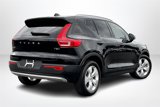 Used 2022 Volvo XC40 T5 Momentum image 5