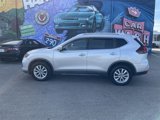 Used 2018 Nissan Rogue SV image 2