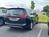 Used 2023 Chrysler Pacifica Touring-L image 4
