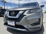 Used 2020 Nissan Rogue SV image 2