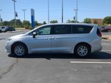 Used 2023 Chrysler Pacifica Touring-L image 5