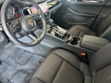 Certified 2024 Porsche Macan image 4