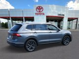 Used 2022 Volkswagen Tiguan SE w/ Panoramic Sunroof Package image 5
