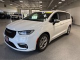 Used 2023 Chrysler Pacifica Limited image 3