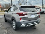 Used 2022 Kia Seltos EX image 3