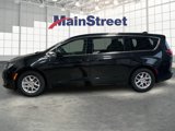 Used 2022 Chrysler Voyager LX image 2