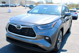 Used 2023 Toyota Highlander XLE image 4