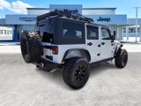 Used 2018 Jeep Wrangler Unlimited Rubicon w/ Connectivity Group image 3