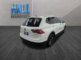Used 2022 Volkswagen Tiguan SE w/ Panoramic Sunroof Package image 5