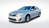 Used 2014 Toyota Camry L image 2