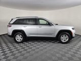 Used 2022 Jeep Grand Cherokee Laredo w/ Luxury Tech Group I image 3