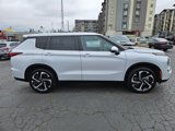Used 2023 Mitsubishi Outlander SE image 2