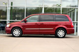 Used 2013 Chrysler Town & Country Touring image 4