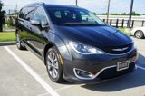 Used 2017 Chrysler Pacifica Limited image 2