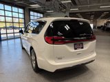 Used 2023 Chrysler Pacifica Limited image 5
