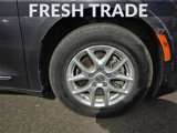 Used 2020 Chrysler Pacifica Touring-L image 2