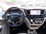 Used 2023 Chrysler Pacifica Touring-L image 5