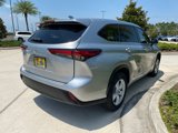 Used 2021 Toyota Highlander L image 3