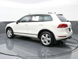 Used 2011 Volkswagen Touareg TDI image 5
