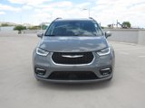 Used 2022 Chrysler Pacifica Limited image 3