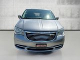 Used 2016 Chrysler Town & Country Touring image 2