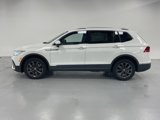 Used 2022 Volkswagen Tiguan SE w/ Panoramic Sunroof Package image 2