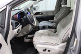 Used 2017 Chrysler Pacifica Limited image 3