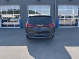 Used 2023 Chrysler Pacifica Touring-L image 3