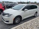 Used 2017 Chrysler Pacifica Touring-L image 2