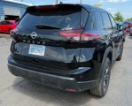 Used 2024 Nissan Rogue SV image 2