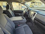 Used 2018 Nissan Titan SV image 5