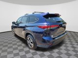 Used 2022 Toyota Highlander XLE image 3